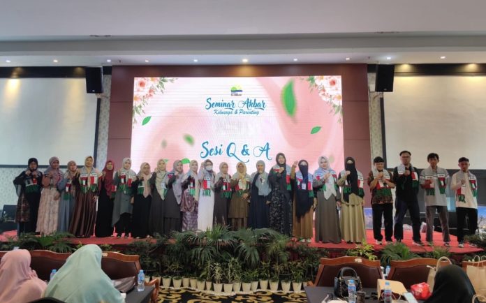 Ratusan peserta memadati Ballroom Hotel Aston Karimun