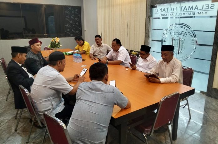 Sejumlah ormas Islam, MUI, dan tokoh agama mendatangi Polres Karimun Sejumlah ormas Islam, MUI, dan tokoh agama mendatangi Polres Karimun