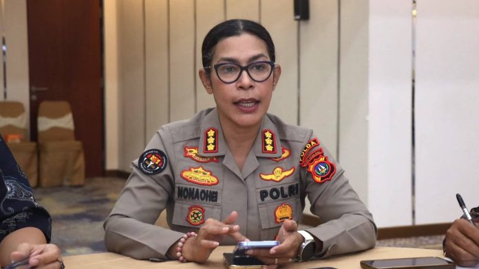 Kombes Nona Polda Kepri Ajak Pelajar Daftar SMA Kemala Taruna Bhayangkara Kombes Nona Polda Kepri Ajak Pelajar Daftar SMA Kemala Taruna Bhayangkara