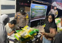 Antusias Warga Tinggi, 500 Kg Beras SPHP di Pasar Murah Polsek Jemaja Ludes Terjual Polsek Jemaja, Polres Kepulauan Anambas