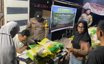 Antusias Warga Tinggi, 500 Kg Beras SPHP di Pasar Murah Polsek Jemaja Ludes Terjual Polsek Jemaja, Polres Kepulauan Anambas