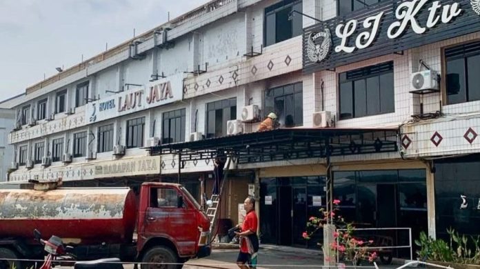 Satu Kamar Hotel Laut Jaya di Pelantar 2 Tanjungpinang Terbakar Satu Kamar Hotel Laut Jaya di Pelantar 2 Tanjungpinang Terbakar