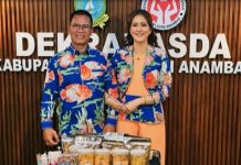 Tampil Menawan di Dekrafest 2026 Kepri, Ny Sinta Aneng Bawa Pesona Bahari Anambas Lewat Batik Tulis Tampil Menawan di Dekrafest 2026 Kepri, Ny Sinta Aneng Bawa Pesona Bahari Anambas Lewat Batik Tulis