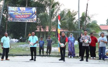 Servis Perdana Sekda Bintan Buka Turnamen Bola Volly Antar RW Cup V di Sebong Lagoi Turnamen Bola Volly semi open antar RW Cup V Desa Sebong Lagoi