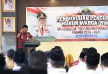 Harapan Wako Lis Saat Kukuhkan 28 Ketua dan 168 Pengurus RW se-Tanjungpinang Timur Wali Kota Tanjungpinang H. Lis Darmansyah mengukuhkan 28 Ketua dan 168 pengurus Rukun Warga