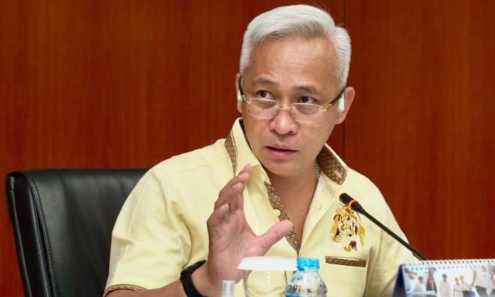 Anggota Deputi Bidang Pengusahaan Denny Tondano Anggota Deputi Bidang Pengusahaan Denny Tondano