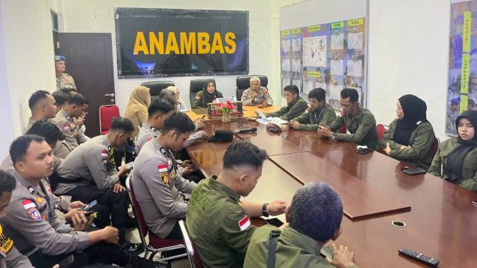 Bhabinkamtibmas Anambas Jadi Jembatan Akses Layanan Sosial