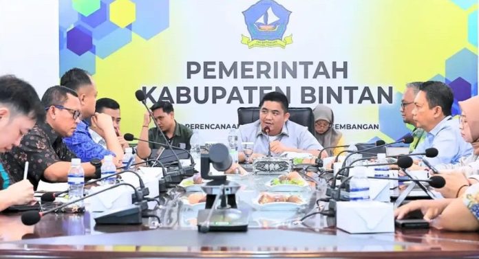 Rapat tersebut dipimpin langsung Bupati Bintan, Roby Kurniawan, Kamis (08/10/2026) di Ruang Rapat Bawah Kantor Bapperida Bintan.