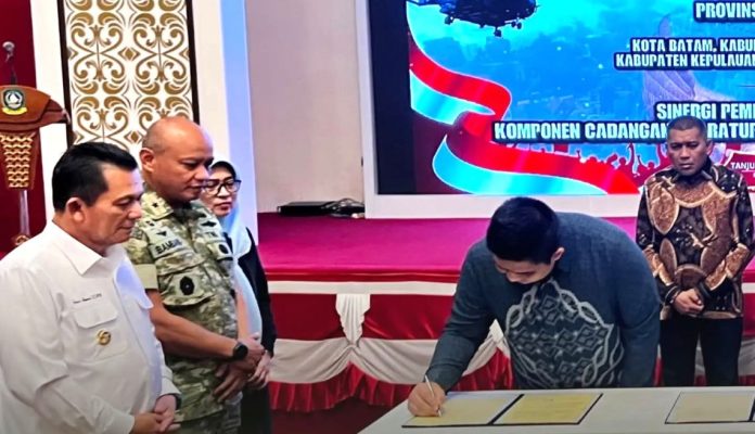 Bupati Roby Kesepakatan Sinergi Pembiayaan Pembentukan Komponen Cadangan ASN Bupati Roby Kesepakatan Sinergi Pembiayaan Pembentukan Komponen Cadangan ASN
