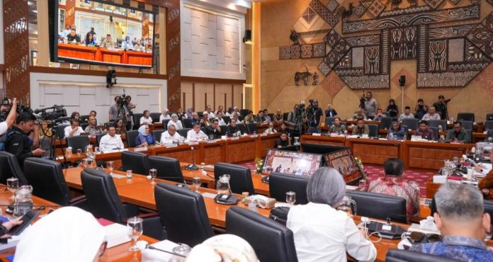 DPR RI Sahkan UU Pelindungan Ketenagakerjaan, Hak Pekerja Diperkuat DPR RI Sahkan UU Pelindungan Ketenagakerjaan, Hak Pekerja Diperkuat