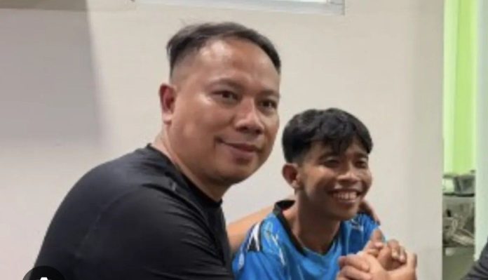Dede Sunandar korban pukulan Vicky Prasetyo Dede Sunandar korban pukulan Vicky Prasetyo