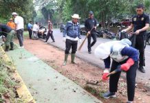 Gubernur dan Bupati Roby Turun Langsung Bersihkan Taman Kolam Kijang Gubernur Kepri Turun Langsung Bersihkan Taman Kolam Kijang