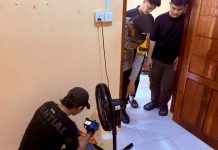 Pria 29 Tahun Ditemukan Tewas Membeku di Kontrakan, Sempat Keluhkan Sakit Ulu Hati Seorang pria asal Batam berinisial ASH (29) ditemukan tewas di kamar kontrakannya di Teluk Air, Karimun