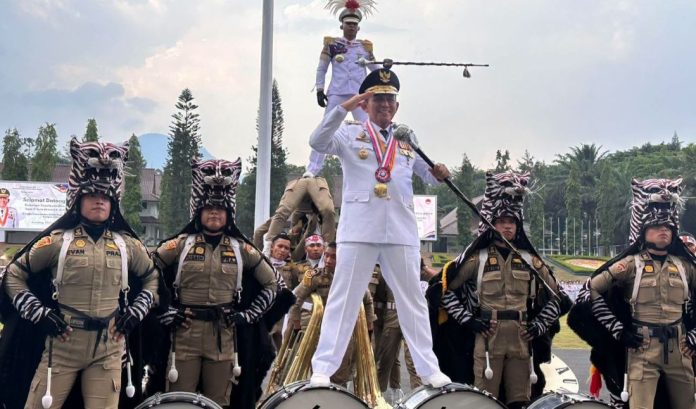 IPDN Anugerahkan Kartika Pamong Praja Madya kepada Gubernur Kepri Ansar Ahmad IPDN Anugerahkan Kartika Pamong Praja Madya kepada Gubernur Kepri Ansar Ahmad