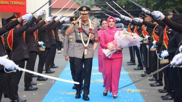 Irjen Suhendri Pimpin Polda Kepri, Siap Lanjutkan Inovasi dan Tingkatkan Pelayanan Irjen Suhendri Pimpin Polda Kepri, Siap Lanjutkan Inovasi dan Tingkatkan Pelayanan