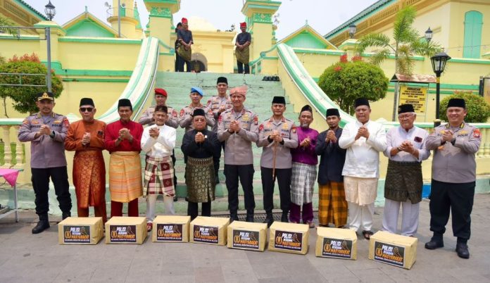 Kapolda Kepri Irjen Pol Suhendri di Pulau Penyengat Kapolda Kepri Irjen Pol Suhendri di Pulau Penyengat