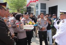 Polres Anambas Beri Kejutan Kue HUT ke-81 TNI, Pesan Hangat dari Tarempa Kue Ultah dari Polres Anambas, Sebuah Ucapan Terima Kasih untuk TNI di Hari Jadinya ke-81