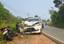 Lakalantas Mobil Avanza Melibatkan Dua Motor di Jalan Indunsuri Tanjunguban Lakalantas Mobil Avanza Melibatkan Dua Motor di Jalan Indunsuri Tanjunguban
