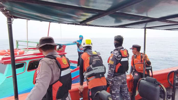 Masuk Hari Keempat, Pencarian Nelayan Hilang Kontak di Perairan Jemaja Anambas masih Dilanjutkan Masuk Hari Keempat, Pencarian Nelayan Hilang Kontak di Perairan Jemaja Anambas masih Dilanjutkan