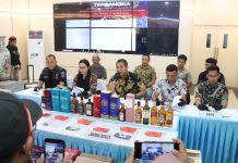 Polisi Ungkap Gudang Minuman Alkohol Ilegal di Batam, 7.000 Lebih Botol Disita Polisi Ungkap Gudang Minuman Alkohol Ilegal di Batam 7.000 Lebih Botol Disita