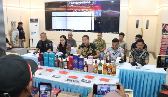 Polisi Ungkap Gudang Minuman Alkohol Ilegal di Batam 7.000 Lebih Botol Disita