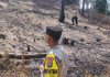 Respons Cepat Bhabinkamtibmas Polsek Palmatak Padamkan Sisa Api di Kebun Warga Respons Cepat Bhabinkamtibmas Polsek Palmatak Padamkan Sisa Api di Kebun Warga