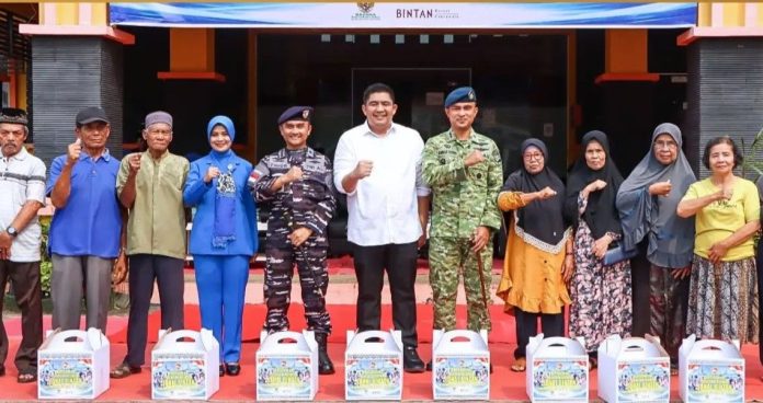 Roby Kurniawan Apresiasi Bakti Sosial Lanal Bintan pada HUT ke-81 TNI di Bintan Timur Roby Kurniawan Apresiasi Bakti Sosial Lanal Bintan pada HUT ke-81 TNI di Bintan Timur