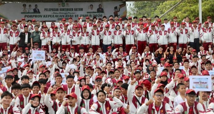 Sekda Firmansyah Lepas 442 Atlet Batam ke Porprov Kepri 2026, Target Juara Umum
