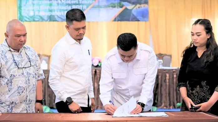 Sekda Ronny Kartika Buka FGD RDTR dan Konsultasi Publik KLHS Kabupaten Bintan Sekda Ronny Kartika Buka FGD RDTR dan Konsultasi Publik KLHS Kabupaten Bintan