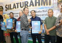 Silaturahmi Wali Kota Batam bersama RT/RW dan Tomas Kecamatan Batam Kota Silaturahmi Wali Kota Batam bersama RT/RW dan Tomas Kecamatan Batam Kota