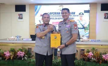 Arahan Kapolda Kepri Irjen Pol. Suhendri Kepada Personil dalam Kegiatan Memori Sertijab Suhendri Kepada Personil dalam Kegiatan Memori Sertijab
