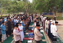 500 Jemaah Gelar Sholat Istisqa di Waduk Nongsa, Berharap Hujan Segera Turun Waduk Nongsa Kering Warga Sholat Istiqoh