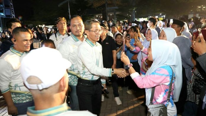 Warga Sagulung menyambut kehadiran Wali Kota Batam, Amsakar Achmad Warga Sagulung menyambut kehadiran Wali Kota Batam, Amsakar Achmad