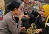 Hidupkan Kembali Tradisi Melayu, LAM Karimun Jemput Tamu Undangan Lewat Prosesi Sorong Tepak 